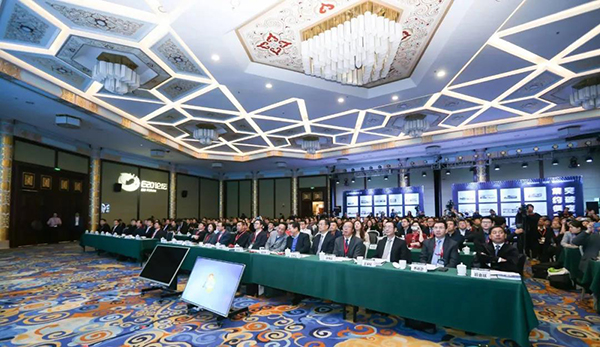 豪利777官网获评“2018年度固废行业最具影响力企业”，党委书记、总裁乔德卫出席固废战略论坛并发表主旨演讲