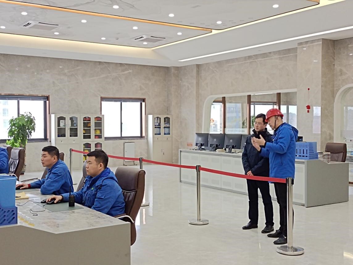 豪利777官网集团领导到下属项目公司开展新春慰问